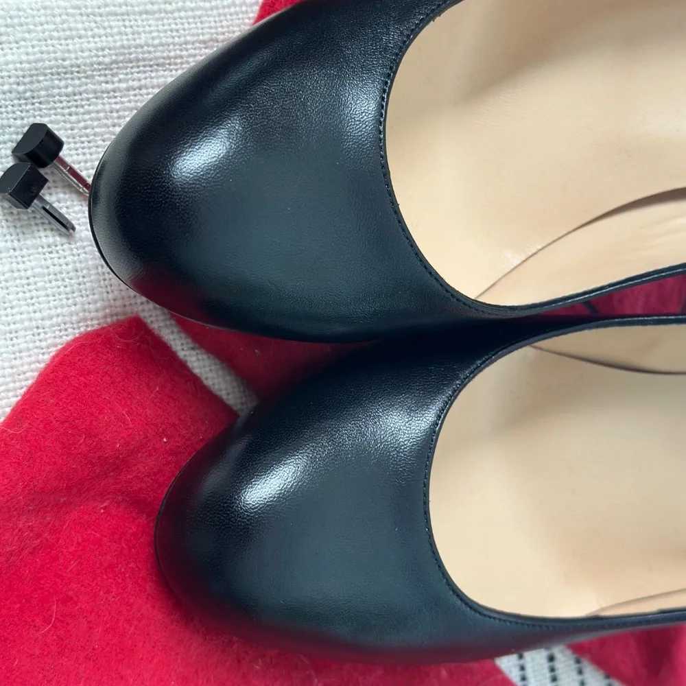 Christian Louboutin Simple Pump - Picture 6 of 10